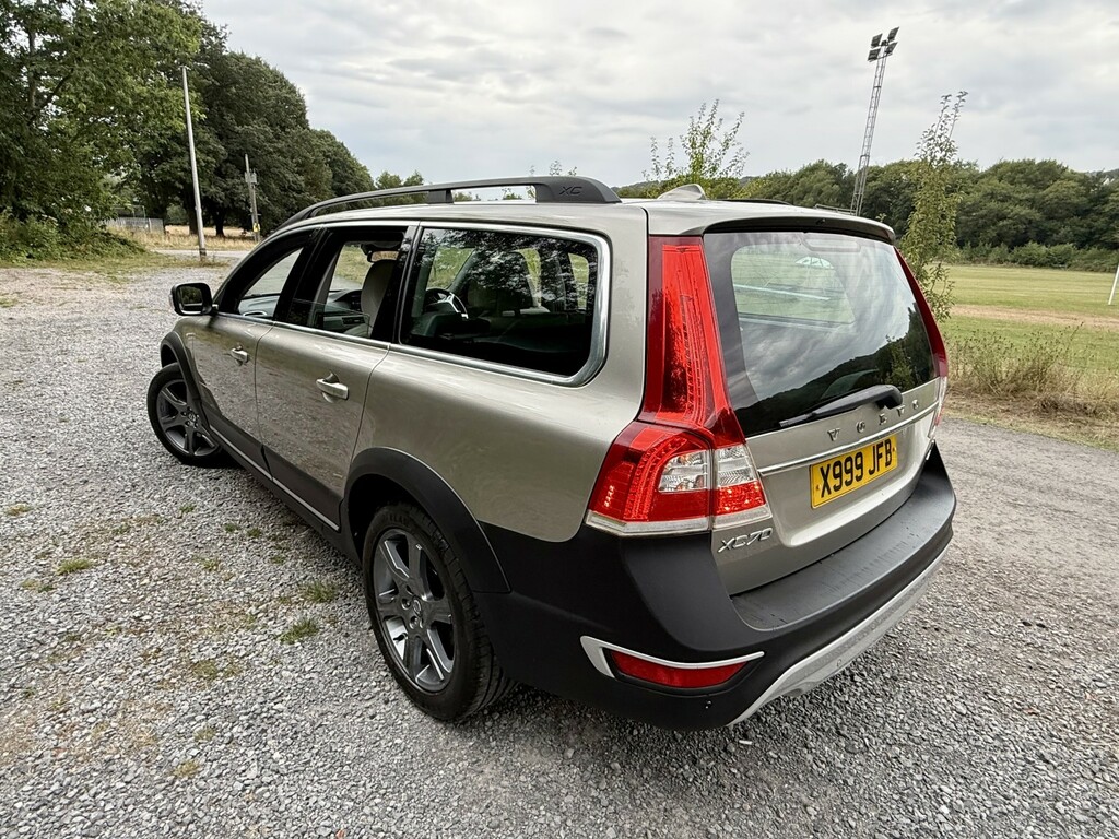 Volvo XC70 Estate 2.4 D5se Lux Awd12svs-xenon-leather-5pot Gold #6