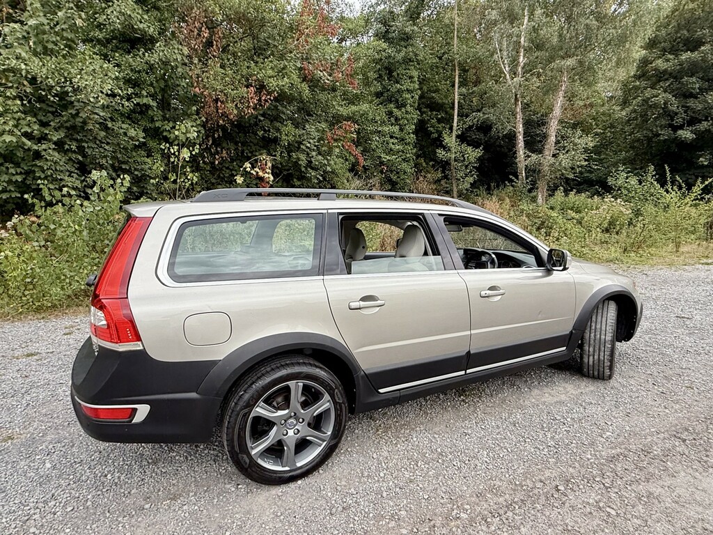 Volvo XC70 Estate 2.4 D5se Lux Awd12svs-xenon-leather-5pot Gold #5