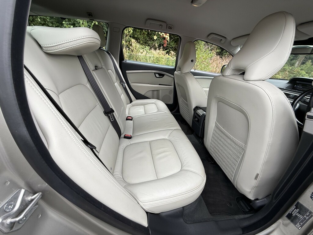 Volvo XC70 Estate Black #16