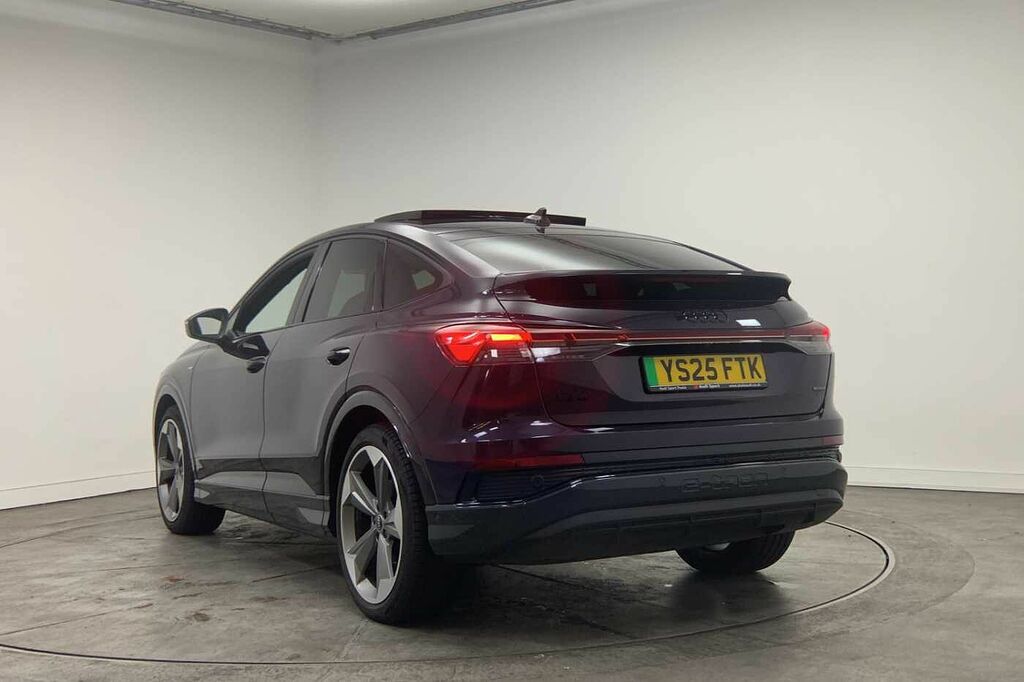 Audi Q4 E Tron Q4 Sportback Black Edition 45 E-tron Quattro 210,0 YS25FTK Purple #3