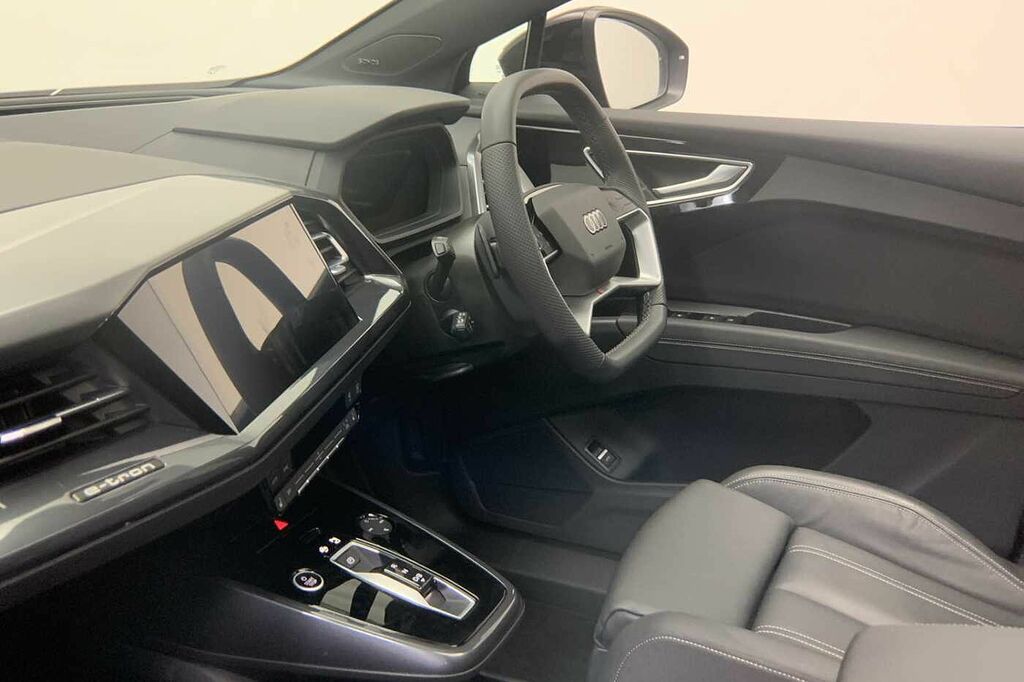 Audi Q4 E Tron Q4 Sportback Black Edition 45 E-tron Quattro 210,0 YS25FTK Purple #2