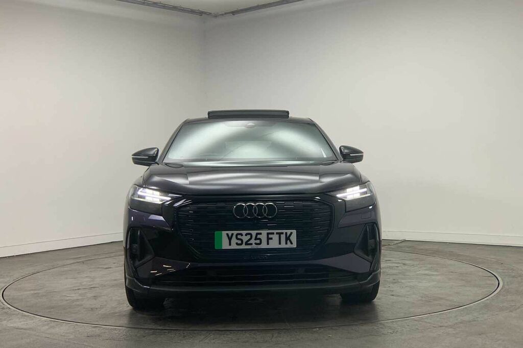 Audi Q4 E Tron Q4 Sportback Black Edition 45 E-tron Quattro 210,0 YS25FTK Purple #6
