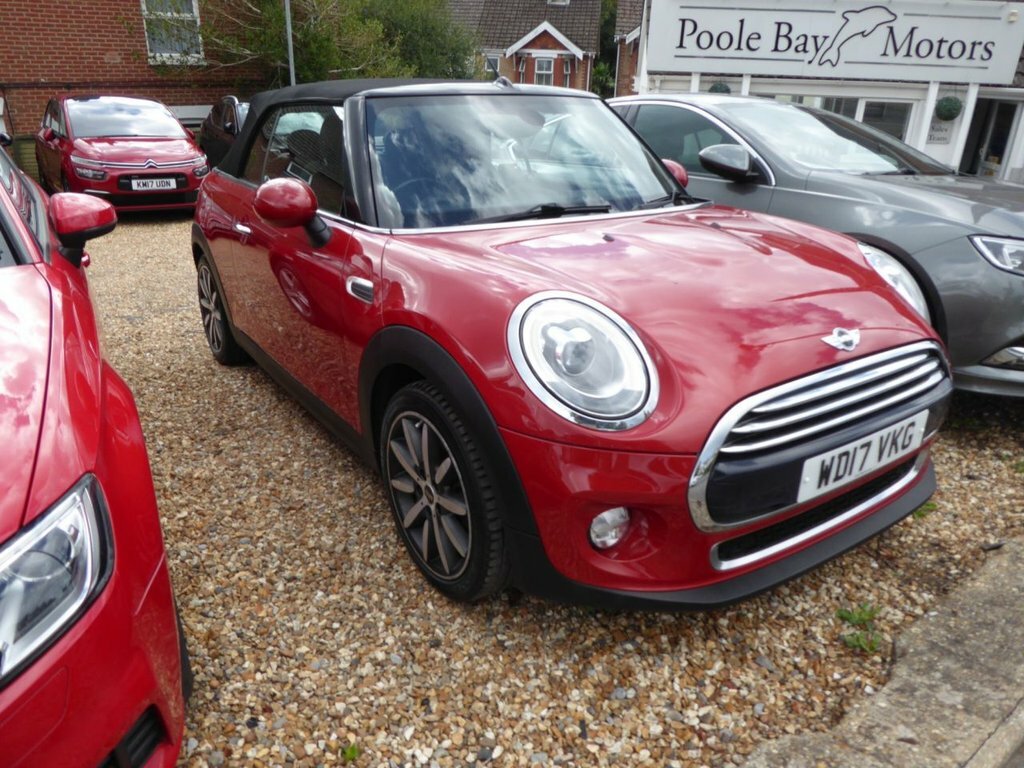 Mini Convertible 1.5L Cooper Red