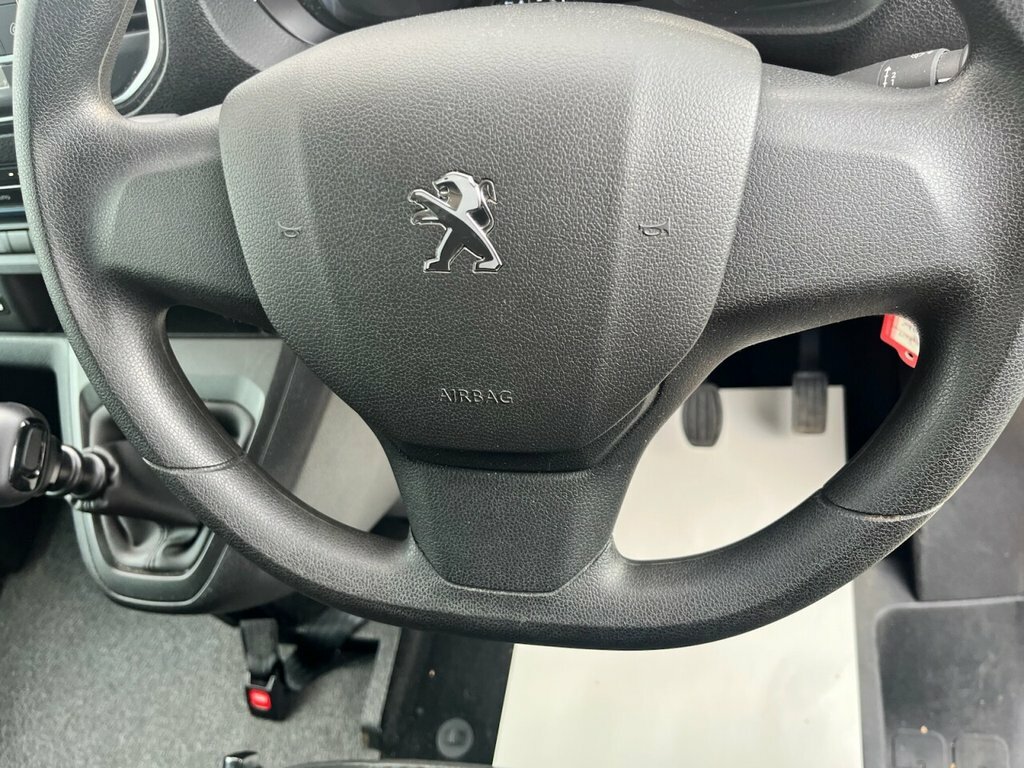 Peugeot Traveller 2L Active White #10