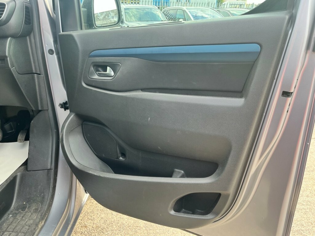 Peugeot Traveller 2L Active White #9