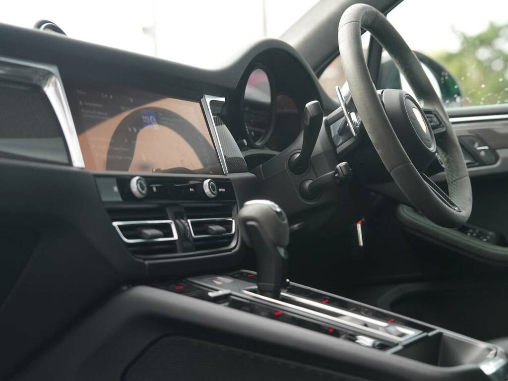 Porsche Macan Gts Green #5