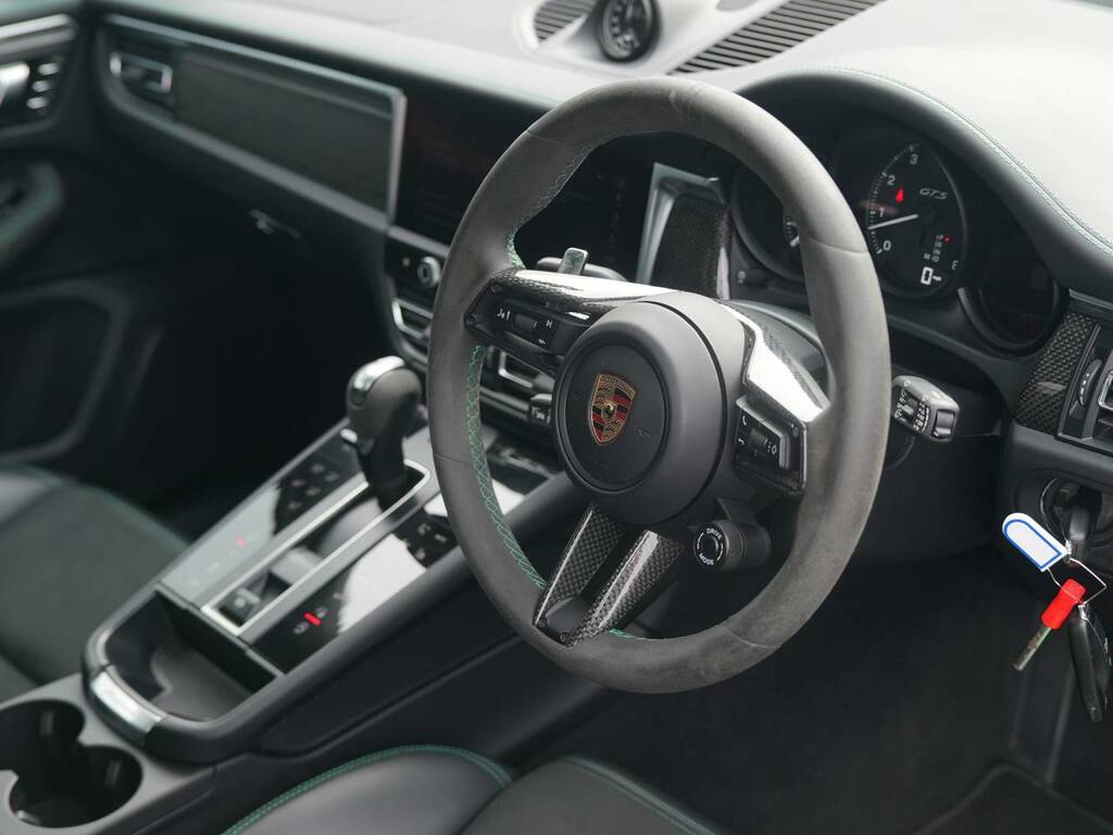Porsche Macan Gts Green #4