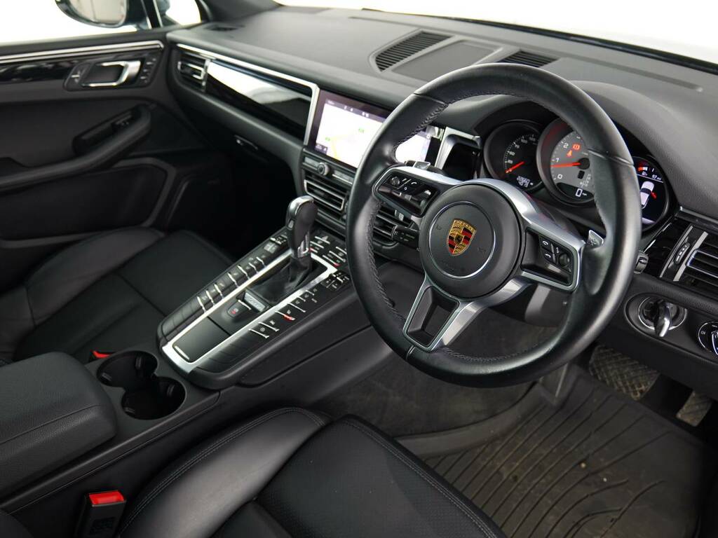 Porsche Macan S Black #4