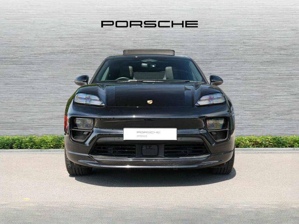 Porsche Macan 4 Black #3