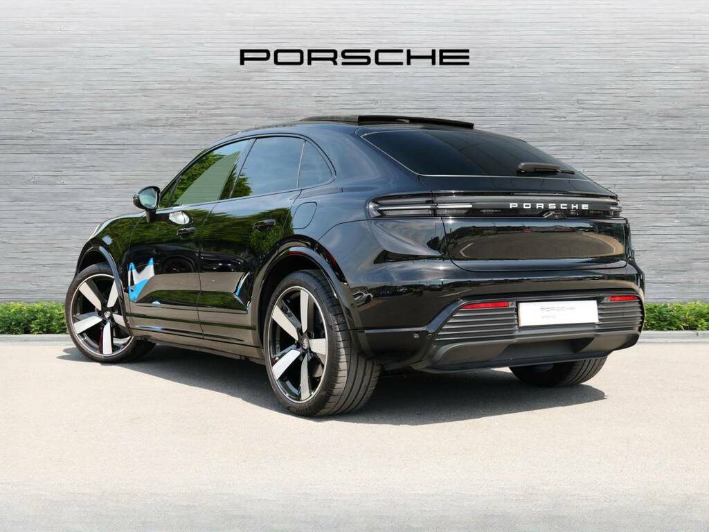Porsche Macan 4 Black #2