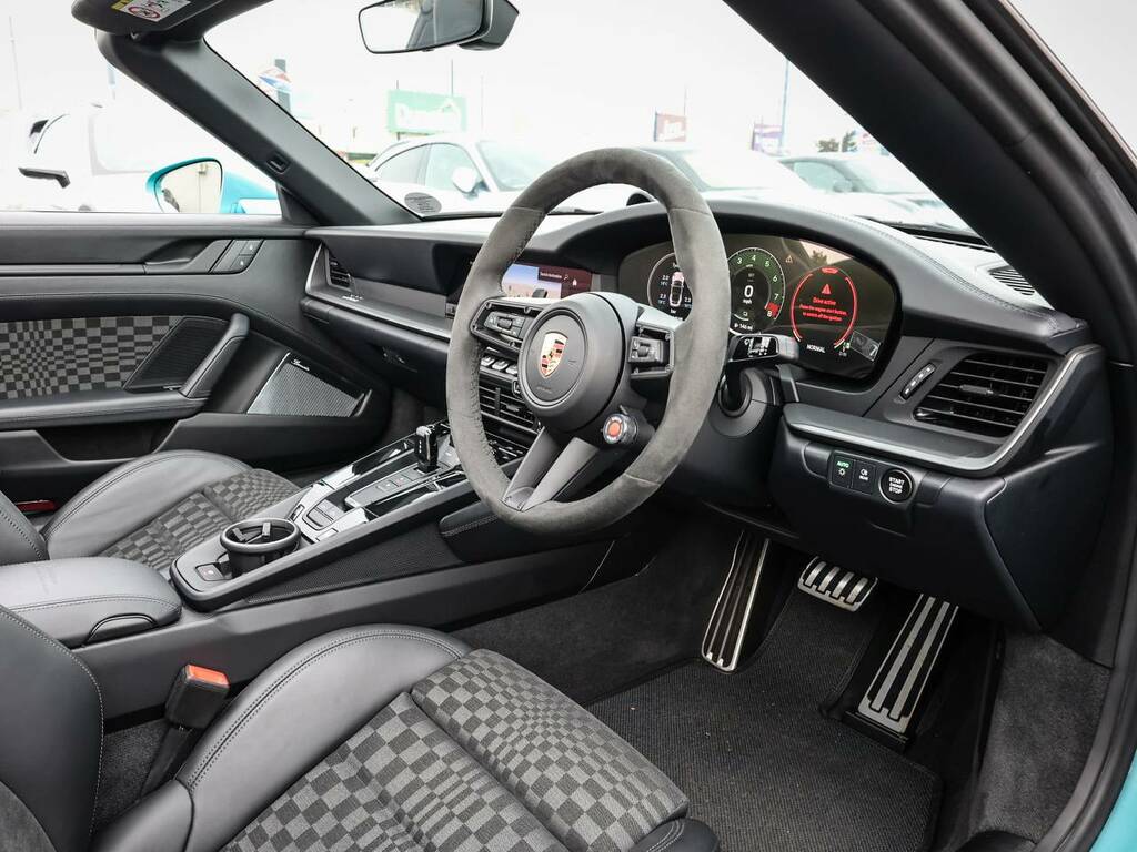 Porsche 911 Targa 4 Gts #4
