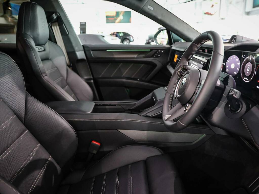 Porsche Cayenne Turbo Electric Green #4
