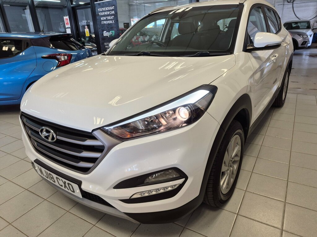 Hyundai Tucson 1.7 Crdi Blue Drive Se Nav Suv E White #5