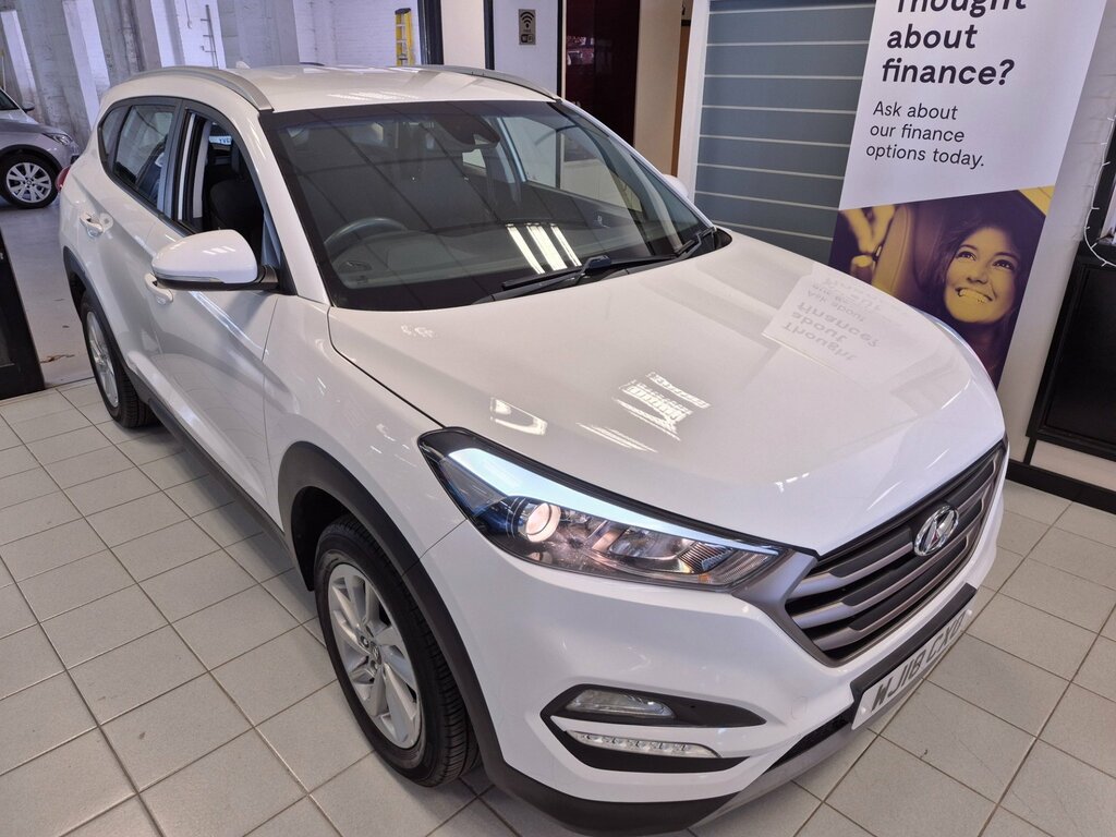 Hyundai Tucson 1.7 Crdi Blue Drive Se Nav Suv E White #3