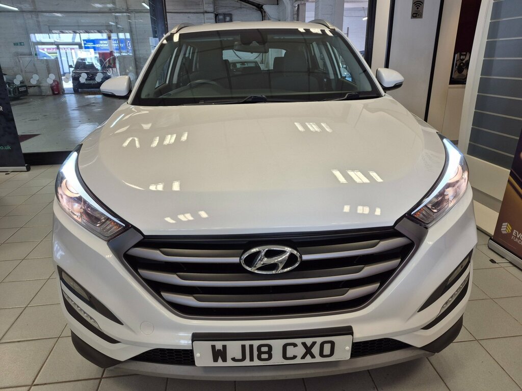 Hyundai Tucson 1.7 Crdi Blue Drive Se Nav Suv E White #4