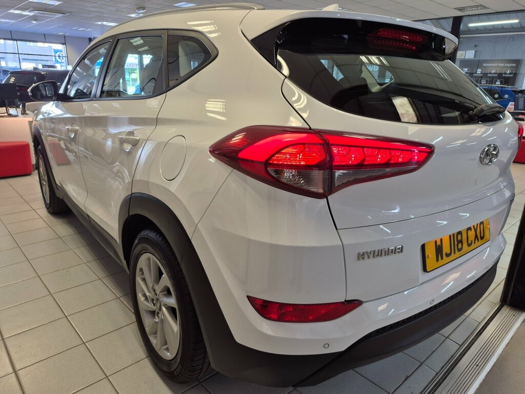 Hyundai Tucson 1.7 Crdi Blue Drive Se Nav Suv E White #2
