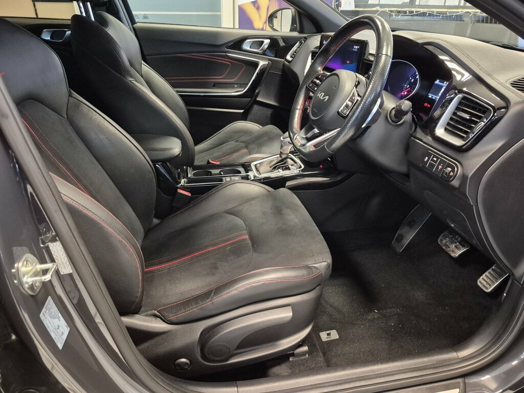 Kia Proceed  White #17