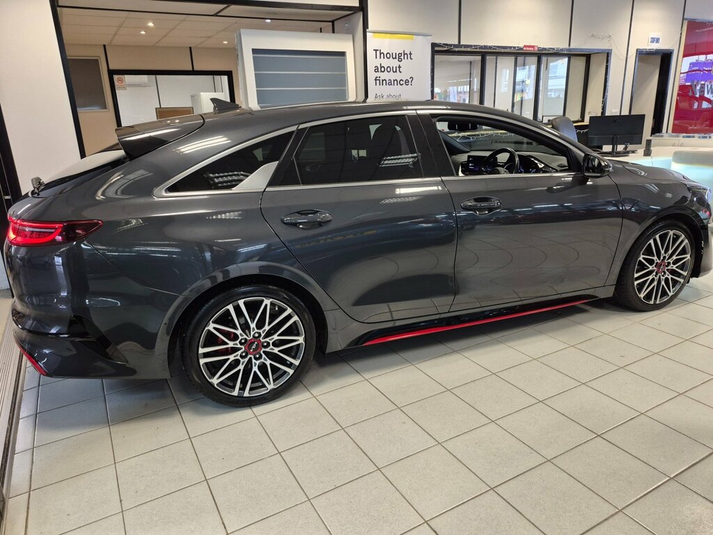 Kia Proceed  White #9