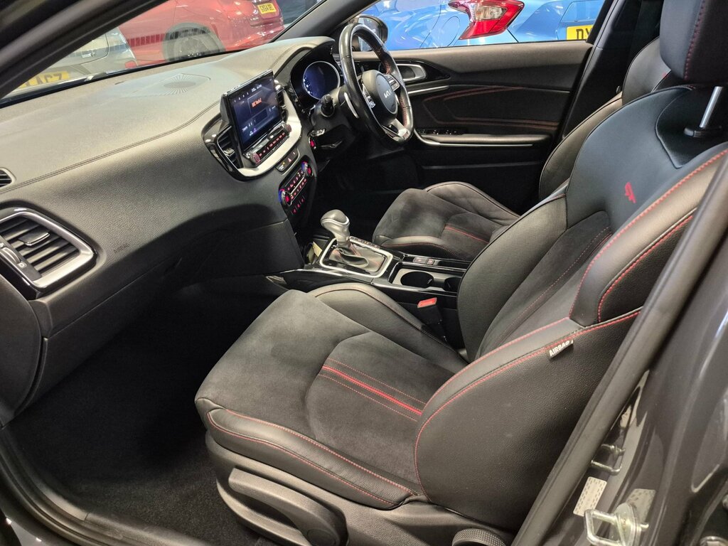 Kia Proceed  White #27
