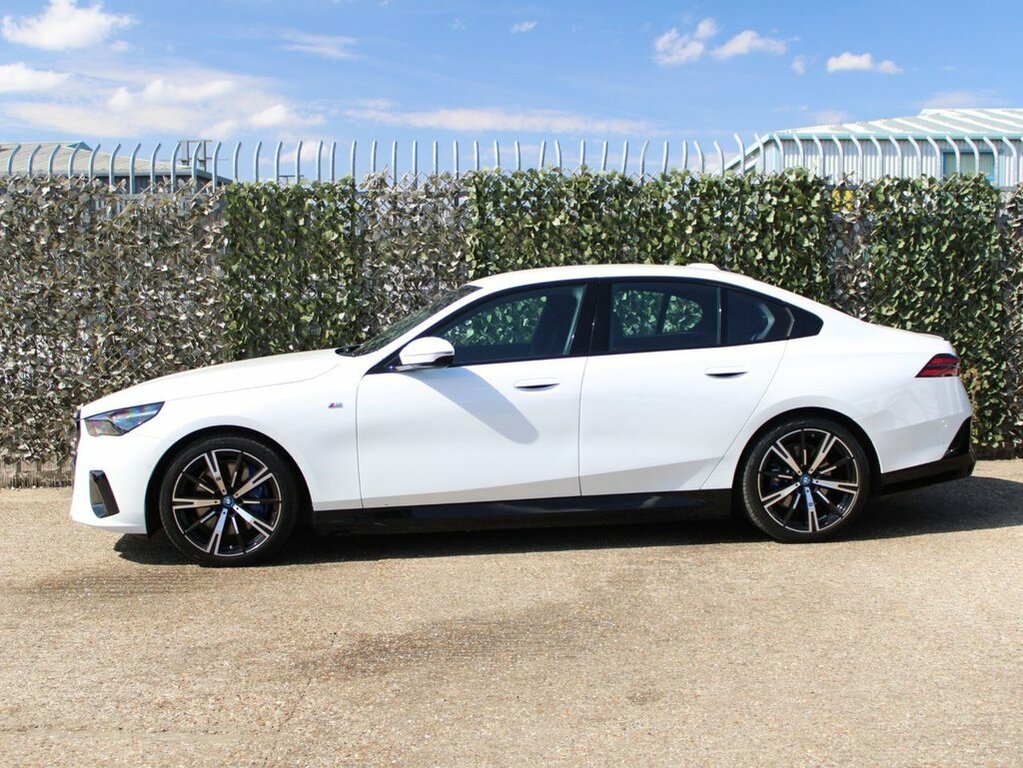 BMW i5 Saloon White #6