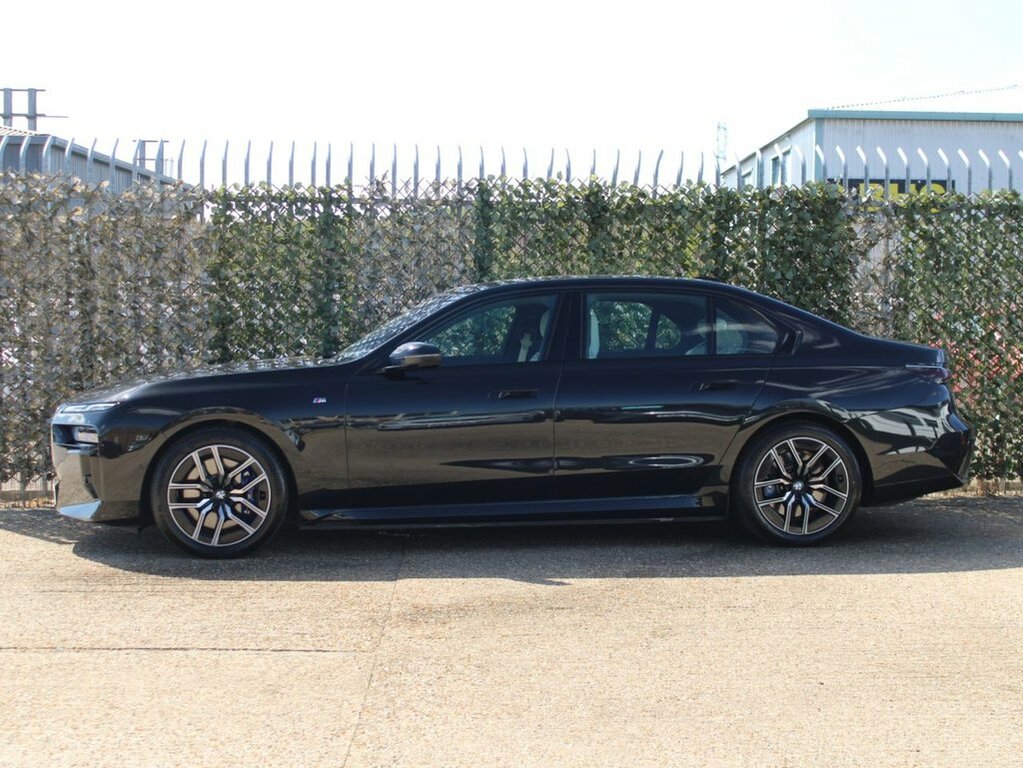 BMW i7 Saloon RJ24GCY Black #6