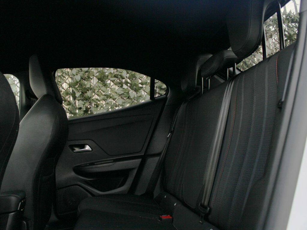 Vauxhall Mokka-e Ultimate White #8