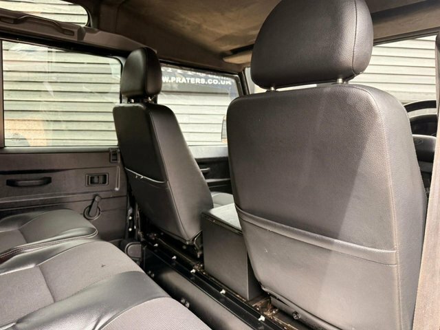 Land Rover Defender 110 Manual Green #8