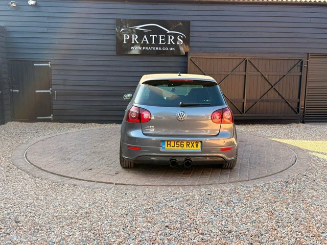 Volkswagen Golf Hatchback 2.0 White #1