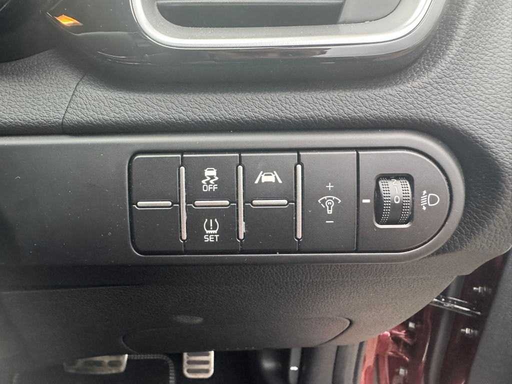 Kia Xceed Hatchback White #19