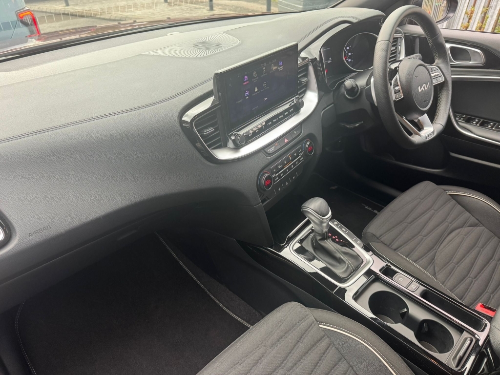 Kia Xceed Hatchback White #21