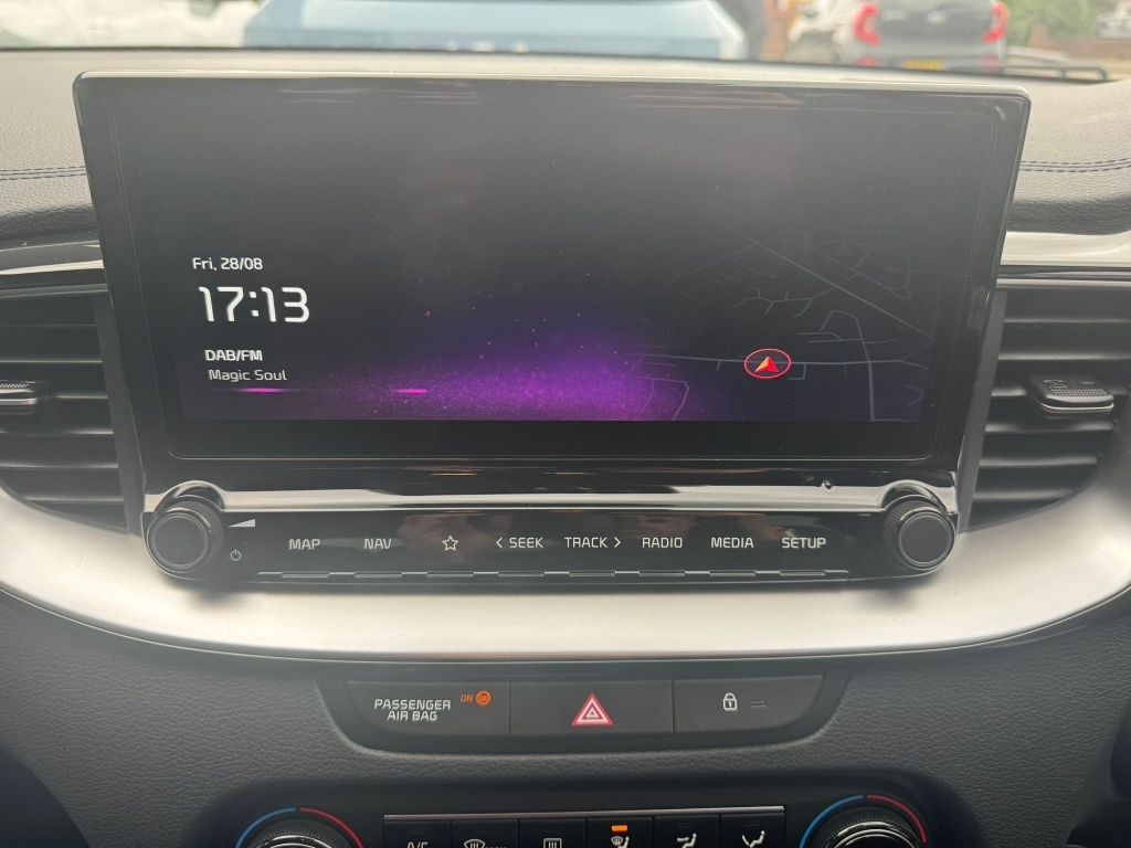 Kia Xceed Hatchback White #10