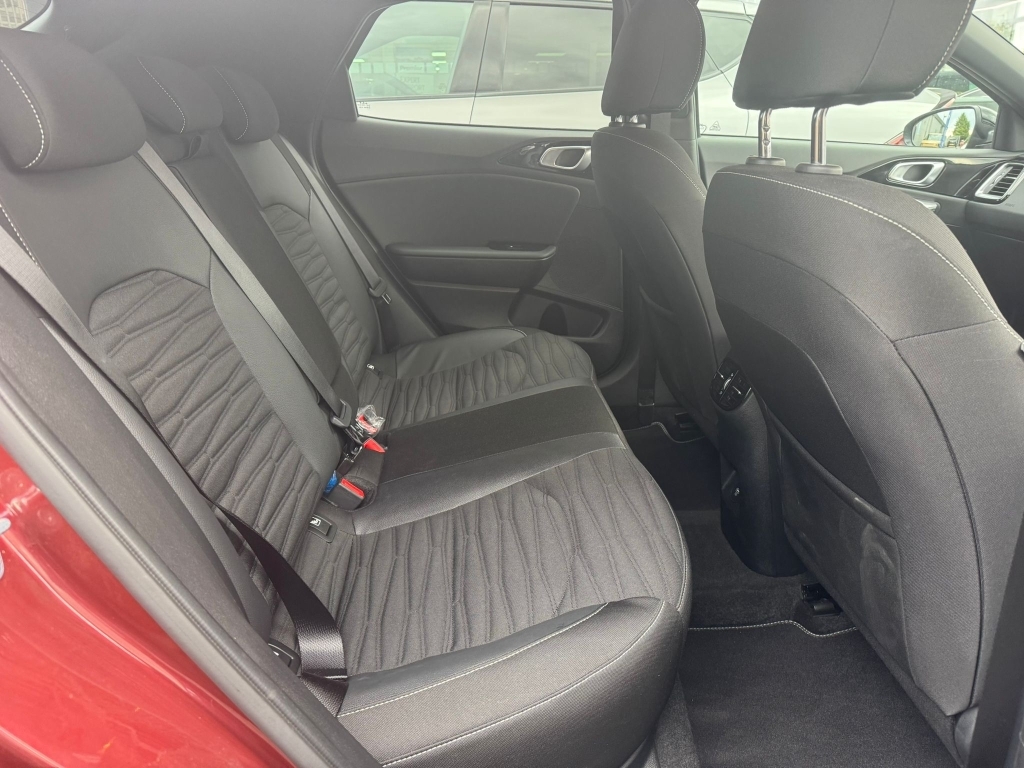 Kia Xceed Hatchback White #25