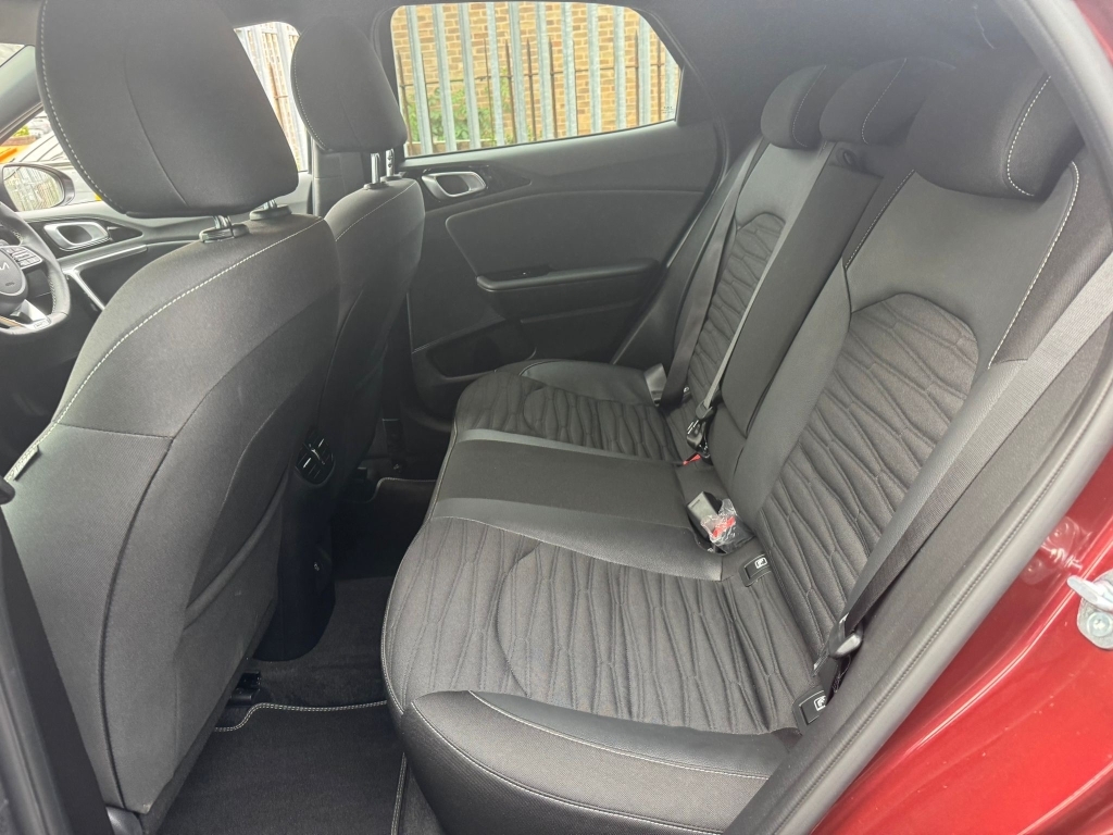 Kia Xceed Hatchback White #24
