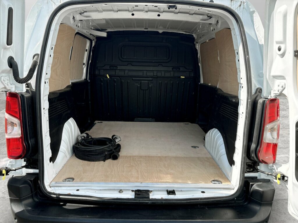 Peugeot E-Partner Combi White #21