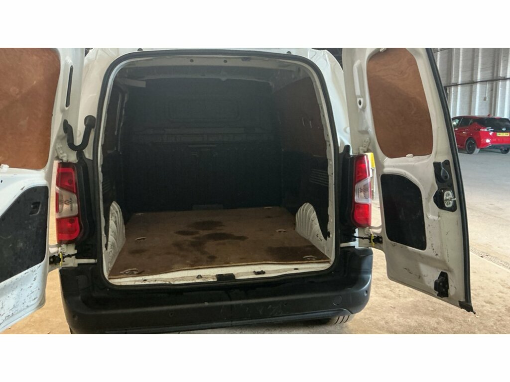 Vauxhall Combo Turbo D 2300 Dynamic White #4