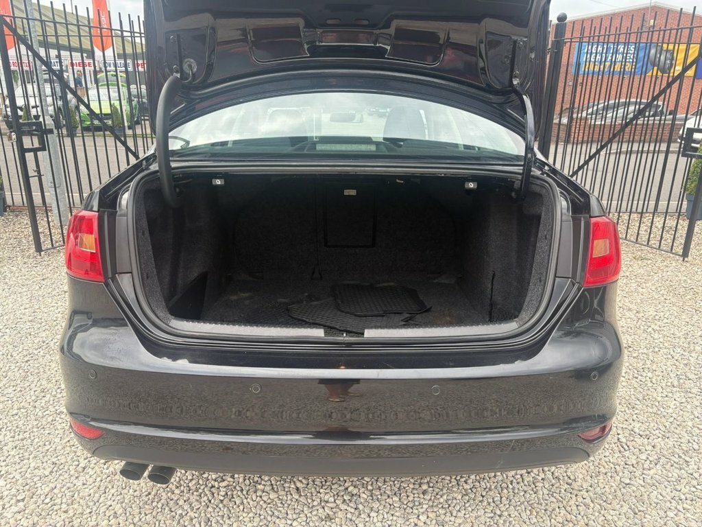 Volkswagen Jetta Black #7