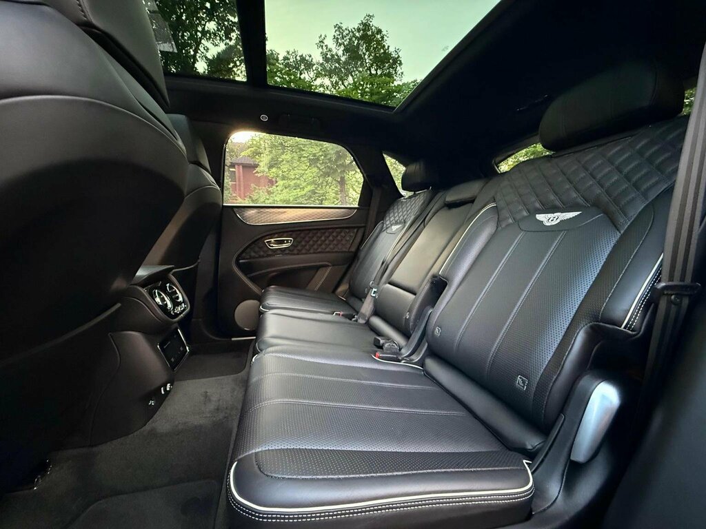 Bentley Bentayga V8 Black #38