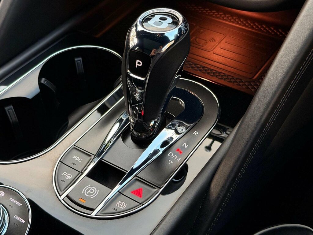 Bentley Bentayga V8 Black #68