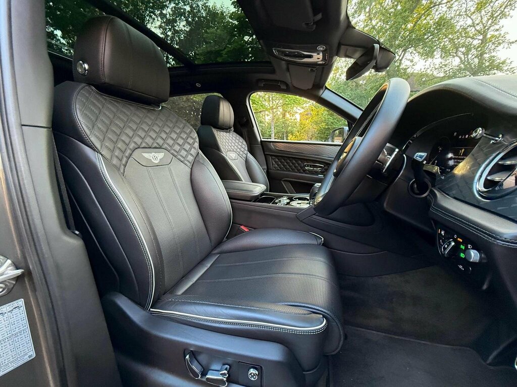 Bentley Bentayga V8 Black #28