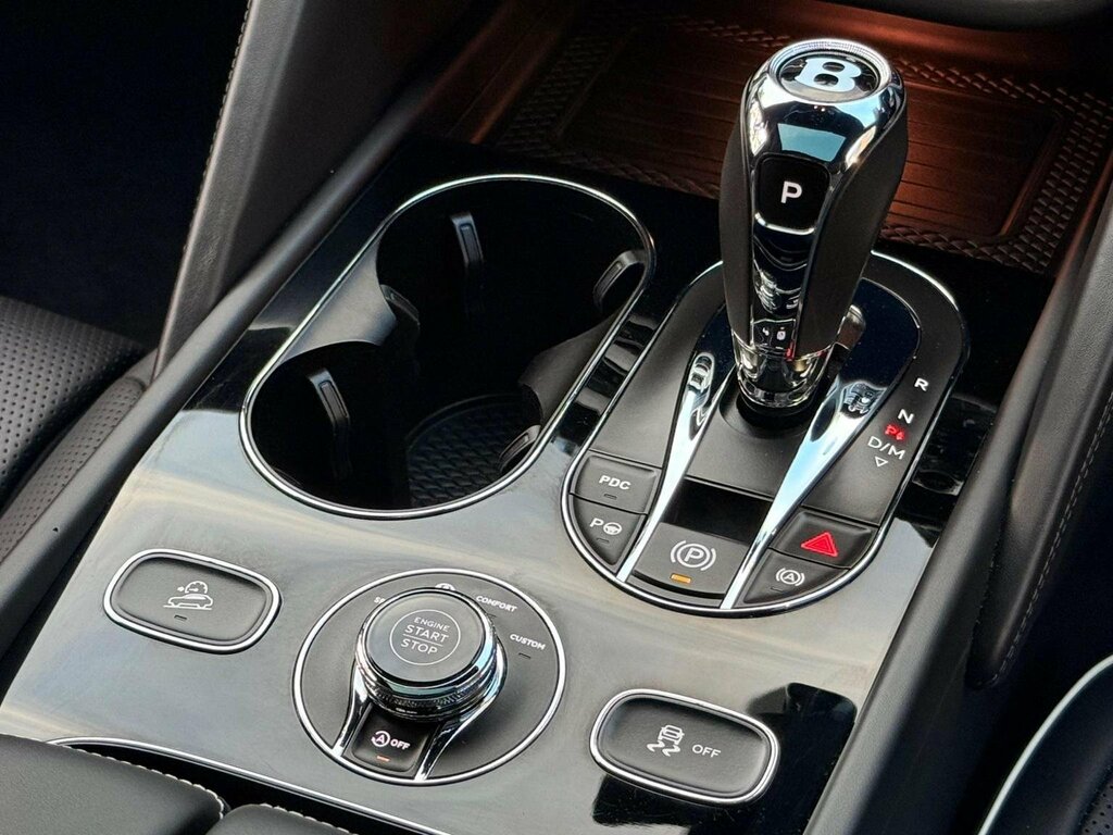 Bentley Bentayga V8 Black #67