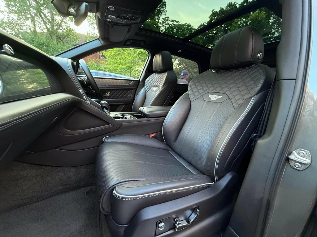 Bentley Bentayga V8 Black #32
