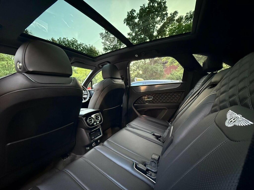 Bentley Bentayga V8 Black #37