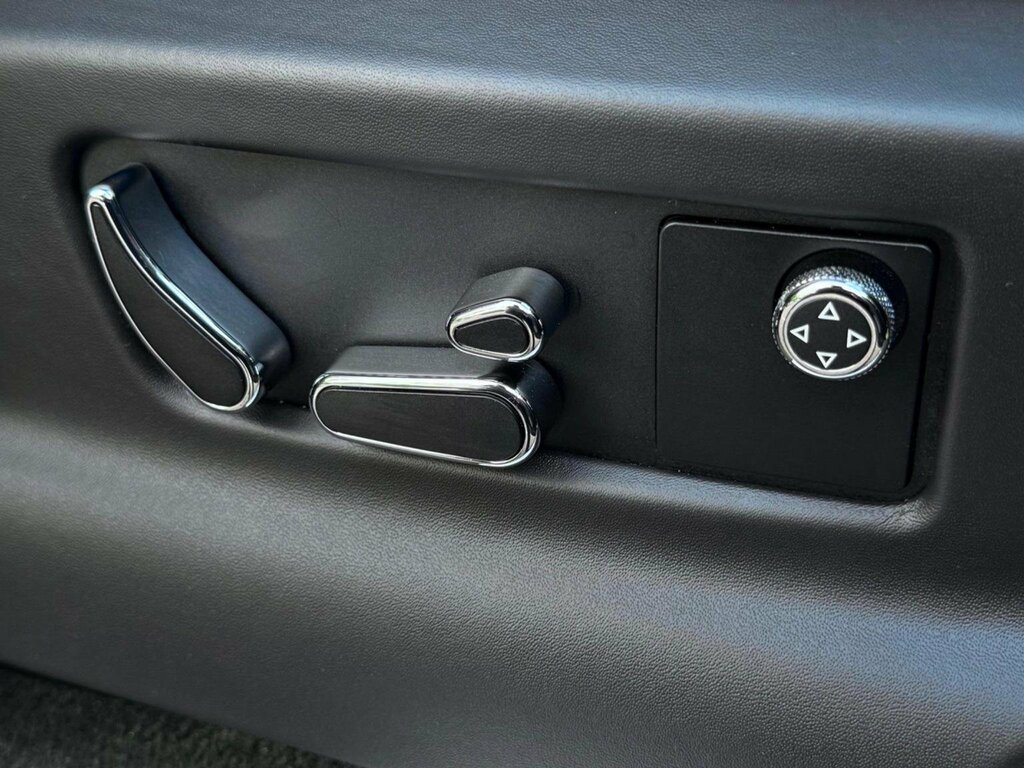 Bentley Bentayga V8 Black #31