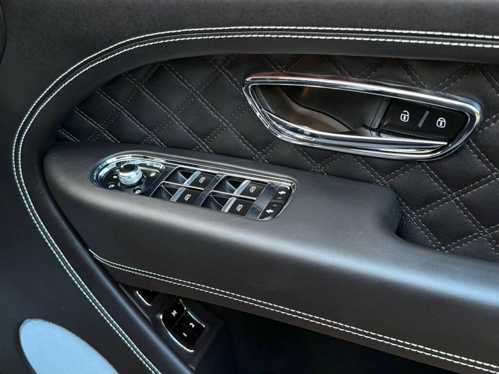 Bentley Bentayga V8 Black #41