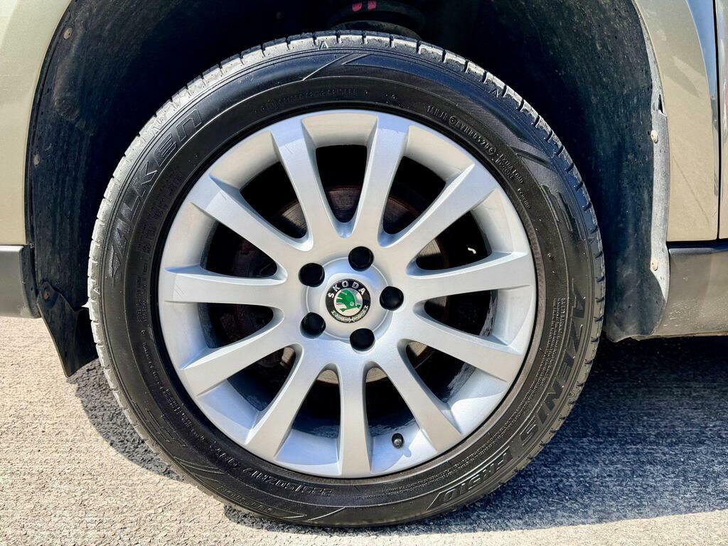 Skoda Yeti 2.0 Tdi Se Outdoor 4Wd Euro 5 Green #6