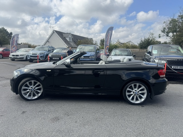 BMW 1 Series 118D Convertible Exclusive Ed E8JDA Black #4