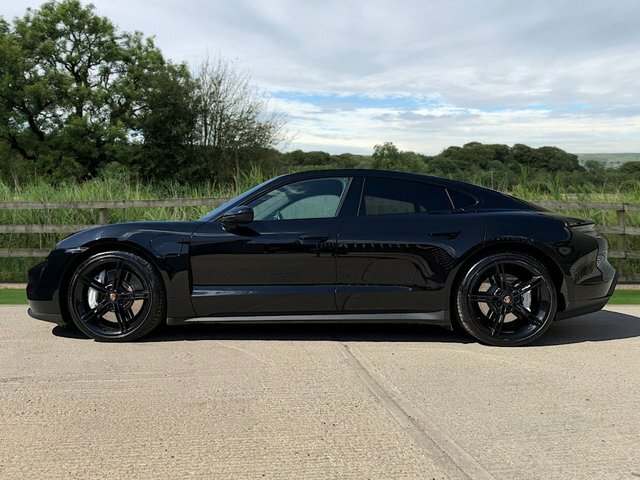 Porsche Taycan Plus 93.4Kwh Saloon Black #5