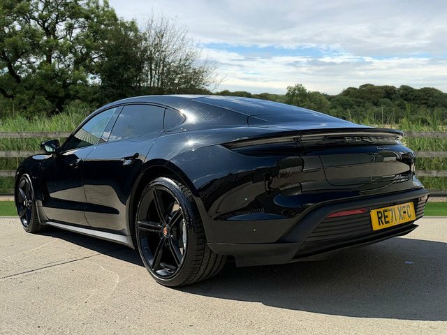 Porsche Taycan Plus 93.4Kwh Saloon Black #4