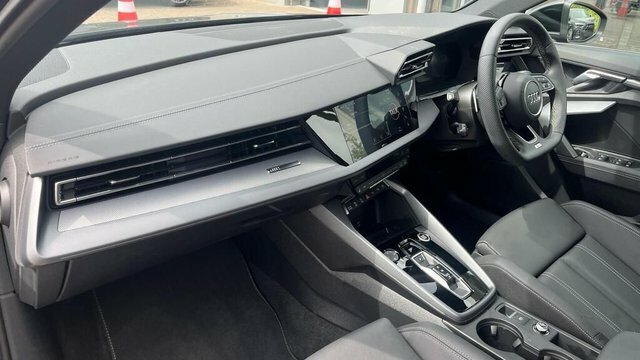 Audi A3 Tfsi 35 S Line FD25BYF Black #3