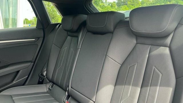 Audi A3 Tfsi 35 S Line FD25BYF Black #4